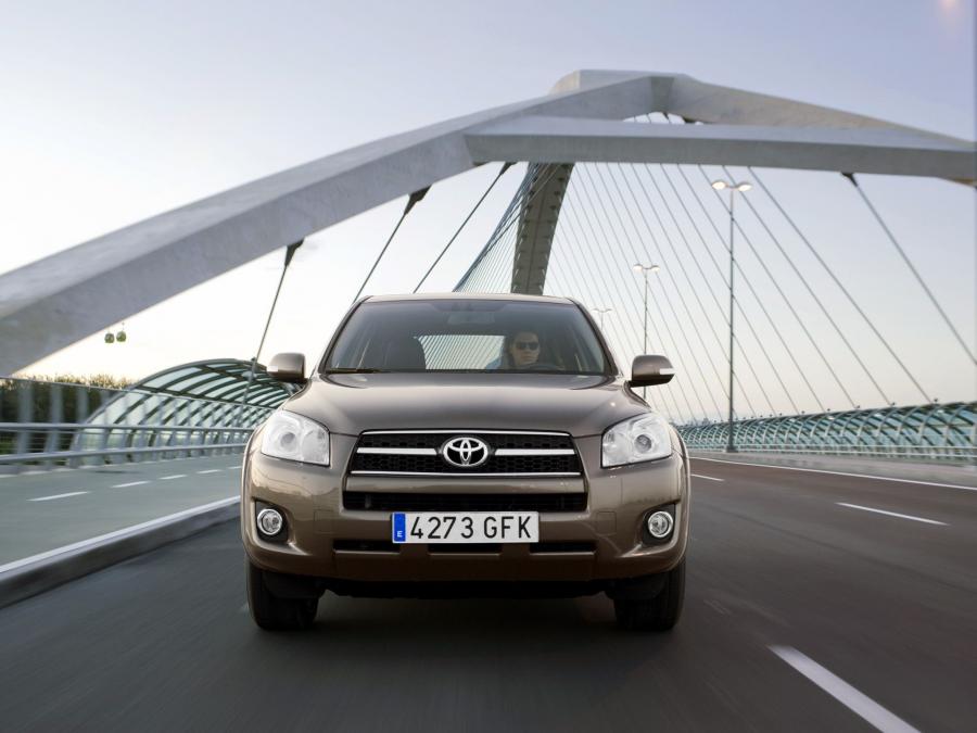  Toyota RAV4 2008 года  (фото 17 из 25)
